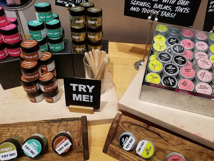 Lush Cosmetics Clackamas Town Center 2