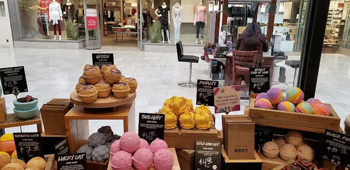 Lush Cosmetics Clackamas Town Center 1