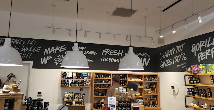 Lush Cosmetics Clackamas Town Center 4