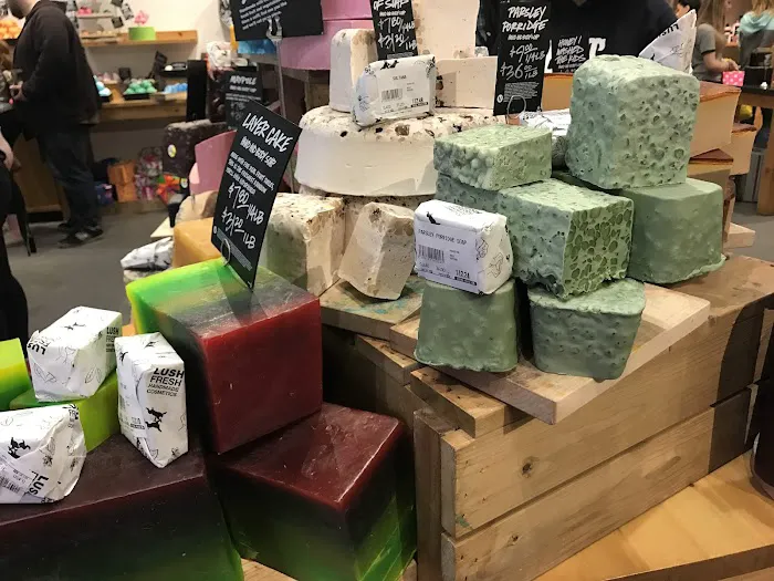 Lush Cosmetics Clackamas Town Center 8
