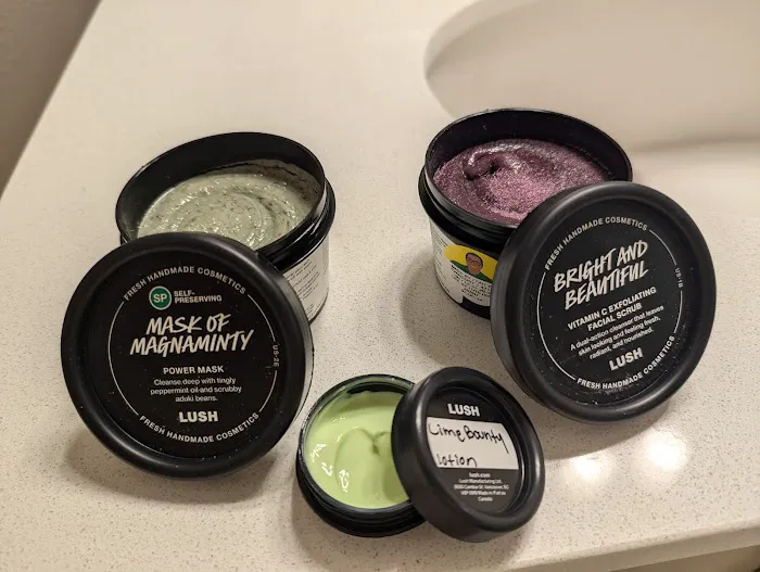 Lush Cosmetics Bridgeport Village 8