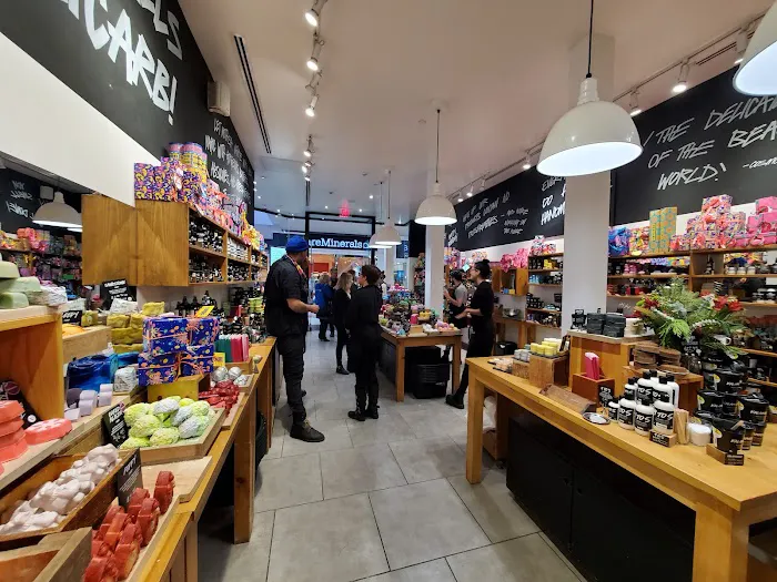 Lush Cosmetics Washington Square 3