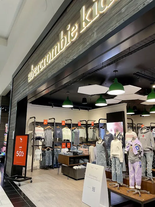 Abercrombie & Fitch 3