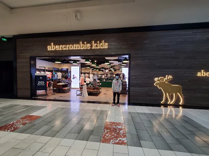 Abercrombie & Fitch 7