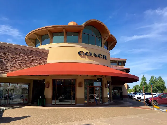 COACH Outlet 2