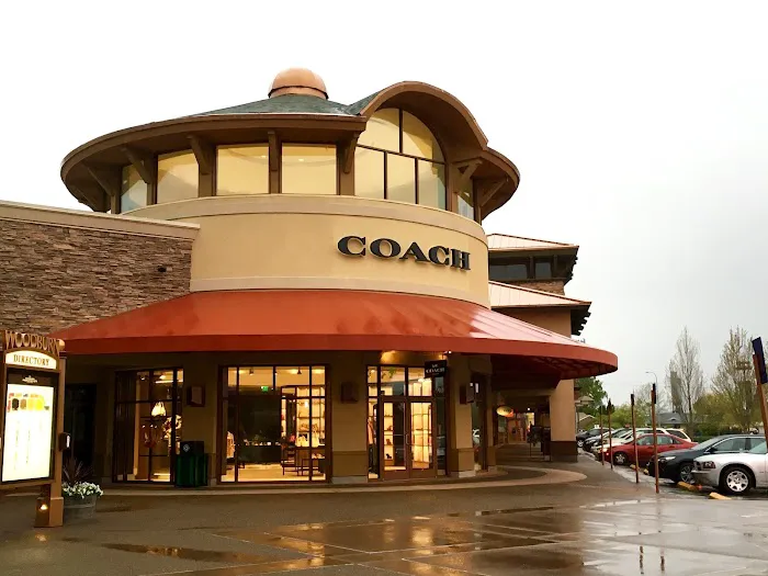 COACH Outlet 4