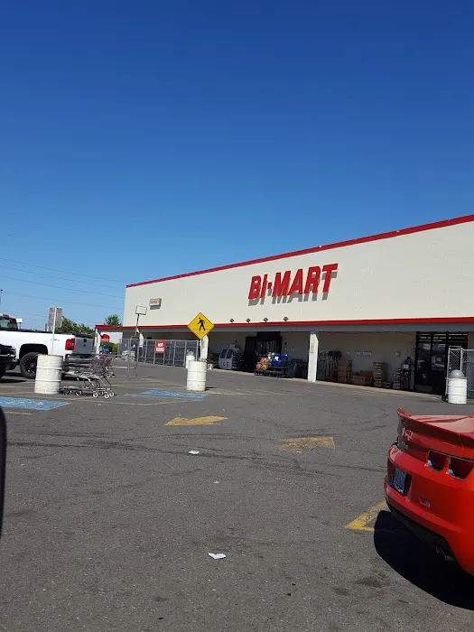 Bi-Mart Membership Discount Stores 3