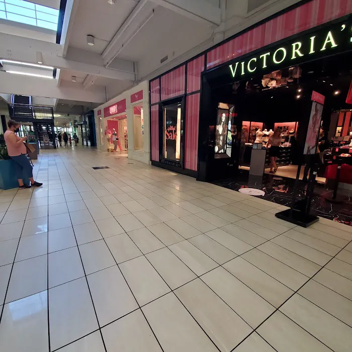 Victoria's Secret & PINK by Victoria's Secret 0