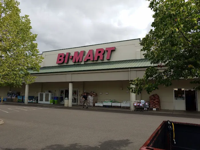 Bi-Mart Membership Discount Stores 0