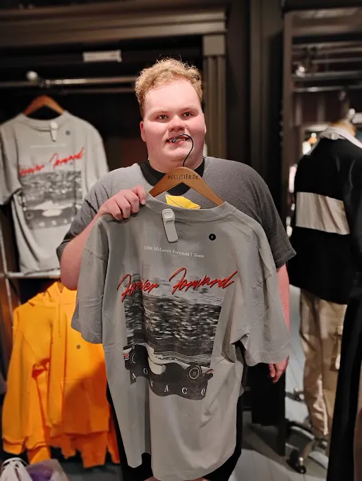 Hollister Co. 2