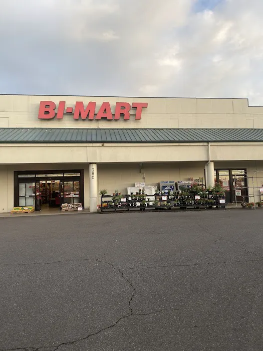 Bi-Mart Membership Discount Stores 0