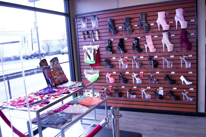 Eva's Boutique 7