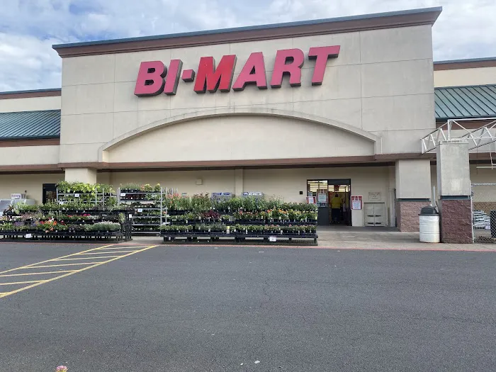 Bi-Mart Membership Discount Stores 0