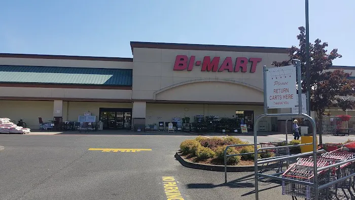 Bi-Mart Membership Discount Stores 3