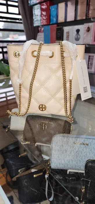 Flores Boutique &More 6