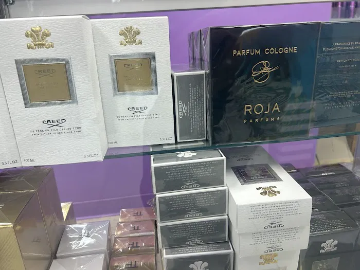 Aura Fragrances of Paris 1