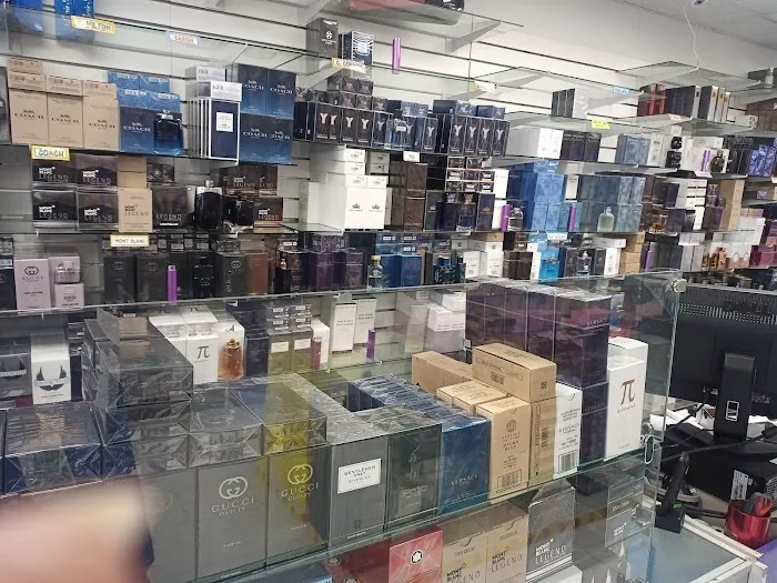 Aura Fragrances of Paris 0