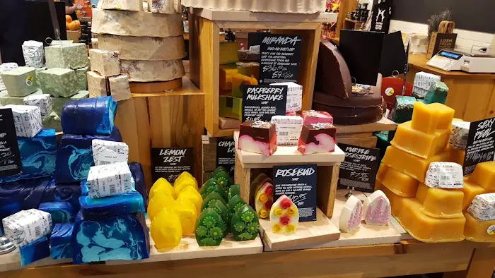 Lush Cosmetics Willowbrook Mall 7