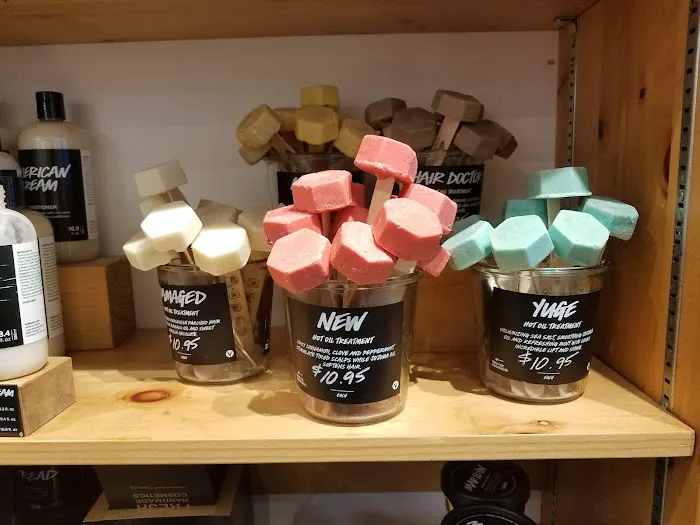 Lush Cosmetics Willowbrook Mall 6