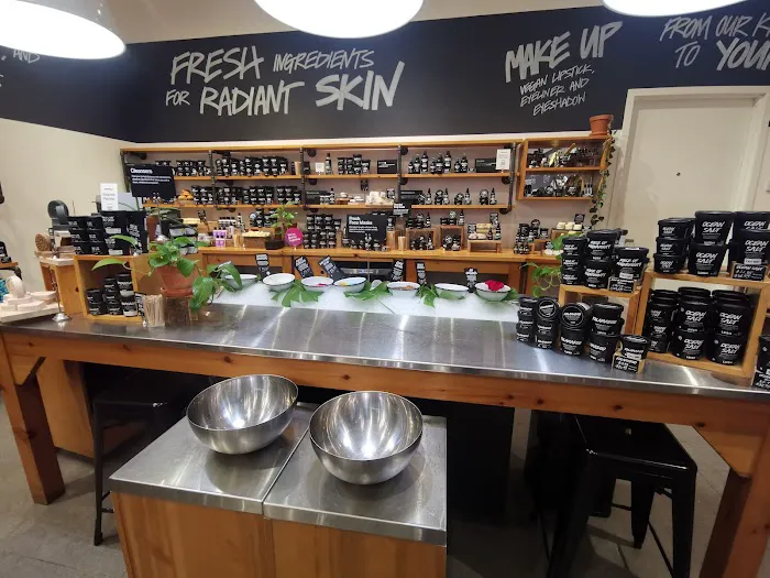Lush Cosmetics Willowbrook Mall 9