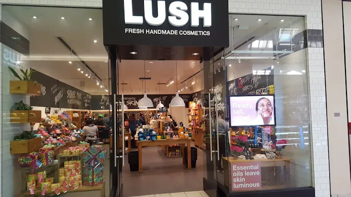 Lush Cosmetics Willowbrook Mall 8