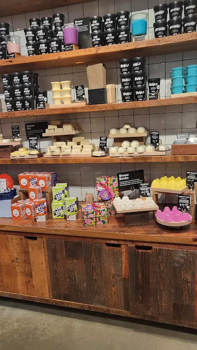 Lush Cosmetics Baybrook 8