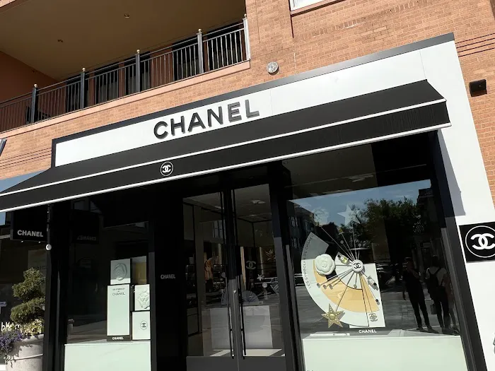 CHANEL FRAGRANCE AND BEAUTY BOUTIQUE 3