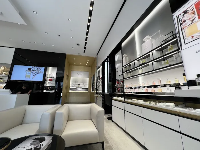 CHANEL FRAGRANCE AND BEAUTY BOUTIQUE 4