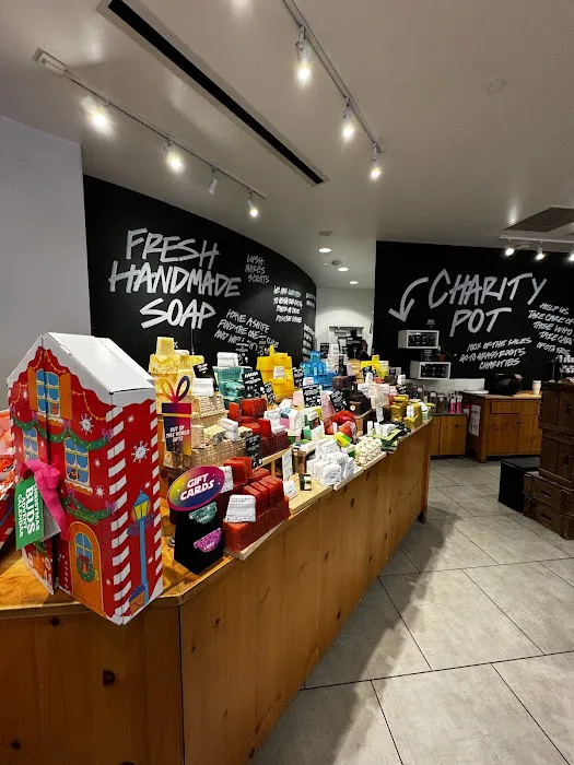 Lush Cosmetics Market Street Woodlands 3