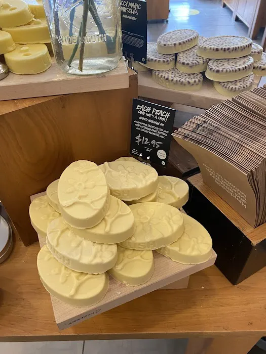 Lush Cosmetics Market Street Woodlands 9