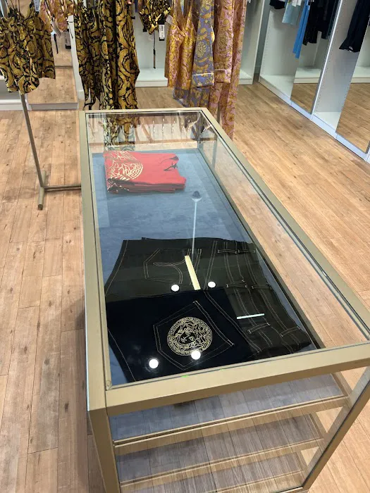 VERSACE 4