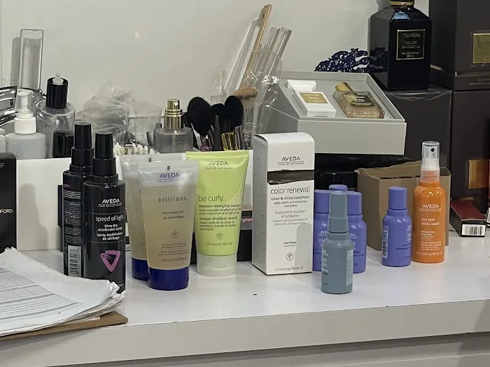 The Cosmetics Company Store 5