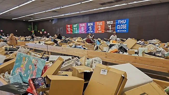 Super Sale Bin Store 3