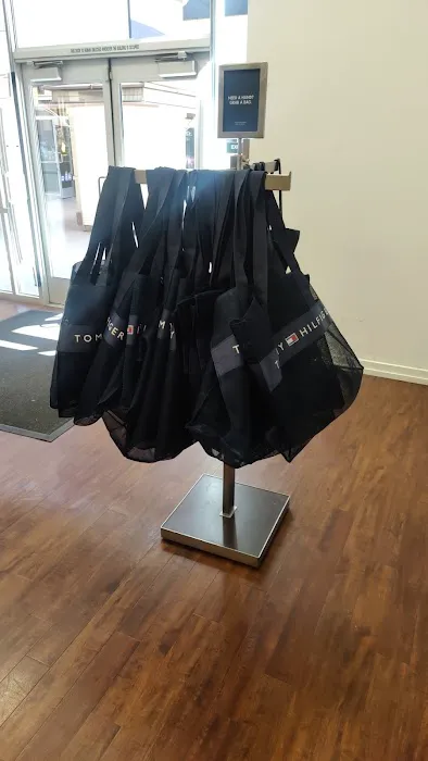 Tommy Hilfiger 1