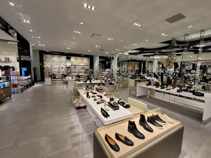 Bloomingdale's 8