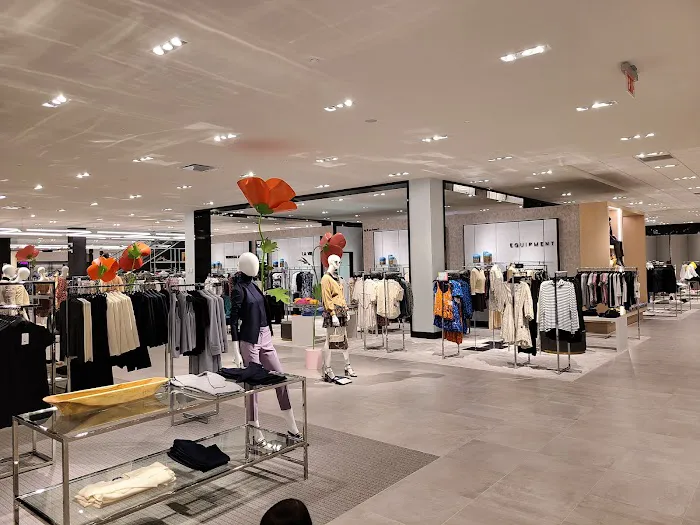 Bloomingdale's 6