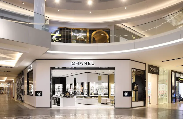 CHANEL FRAGRANCE AND BEAUTY BOUTIQUE 3