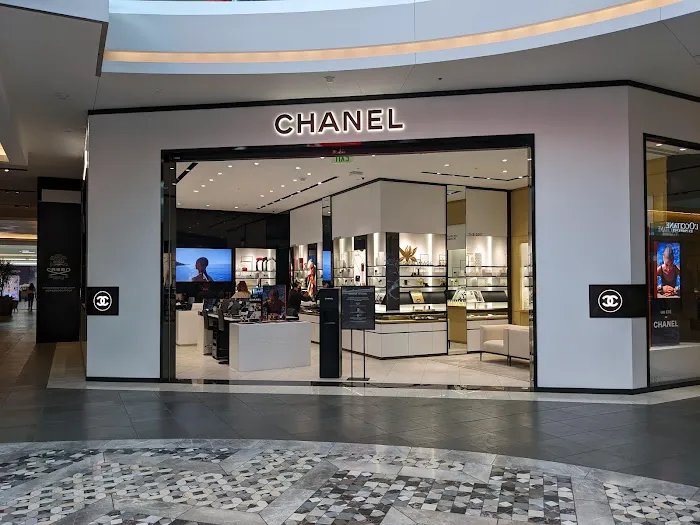 CHANEL FRAGRANCE AND BEAUTY BOUTIQUE 1
