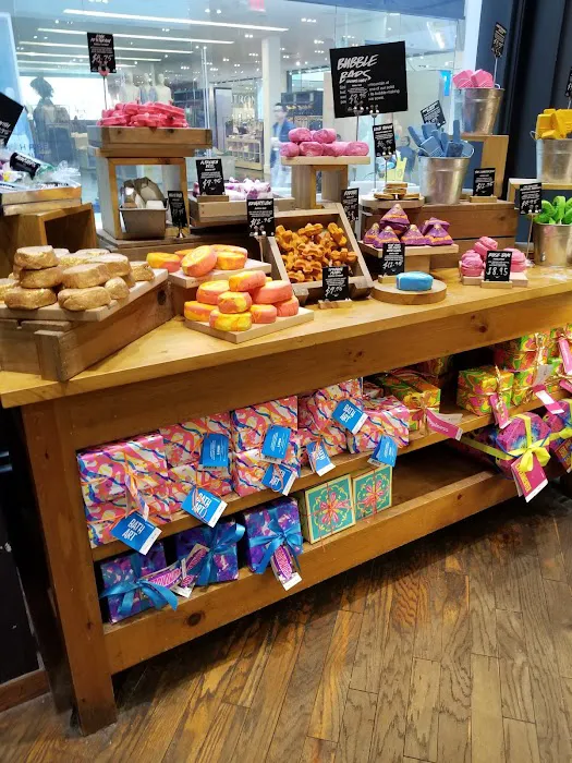 Lush Cosmetics Valley Fair 8
