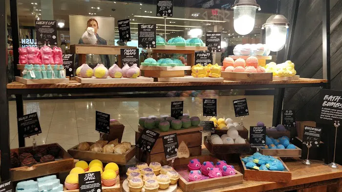 Lush Cosmetics Valley Fair 4