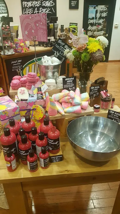 Lush Cosmetics Valley Fair 9