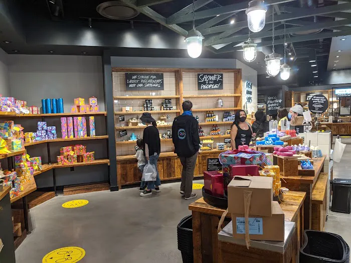 Lush Cosmetics Valley Fair 1