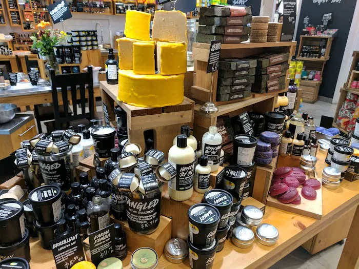 Lush Cosmetics Oakridge 0
