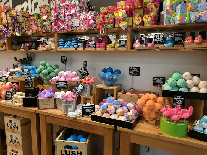 Lush Cosmetics Oakridge 3
