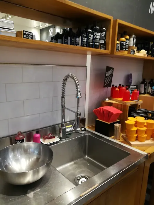 Lush Cosmetics Oakridge 4