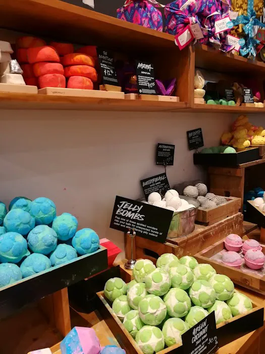 Lush Cosmetics Oakridge 7
