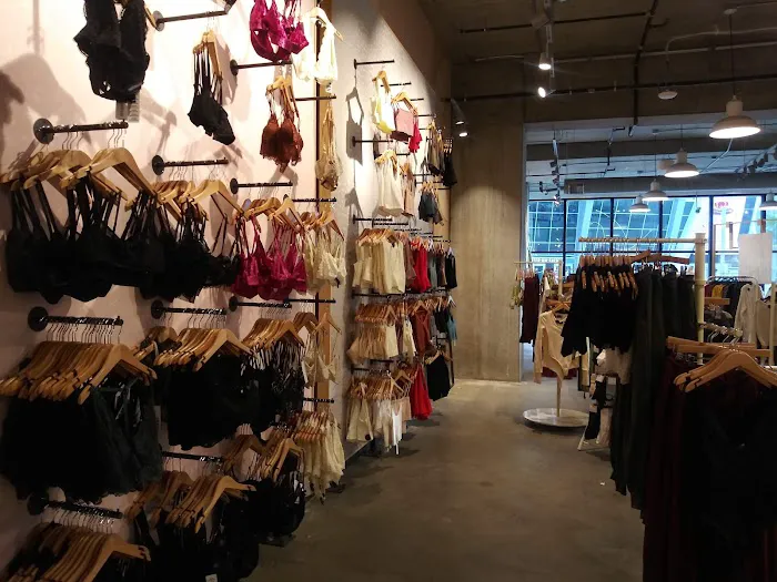 Urban Outfitters 2