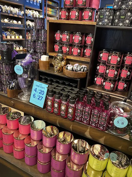 The White Barn Candle Co. 8