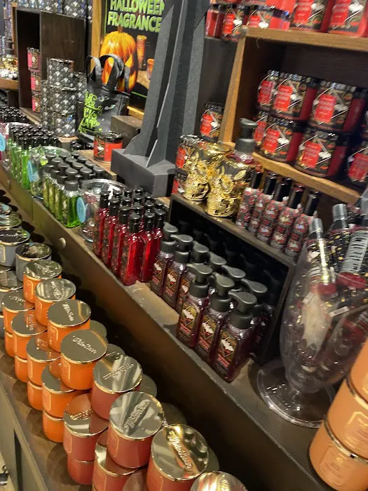 The White Barn Candle Co. 7