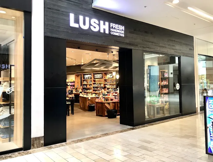 Lush Cosmetics Roseville Galleria 0